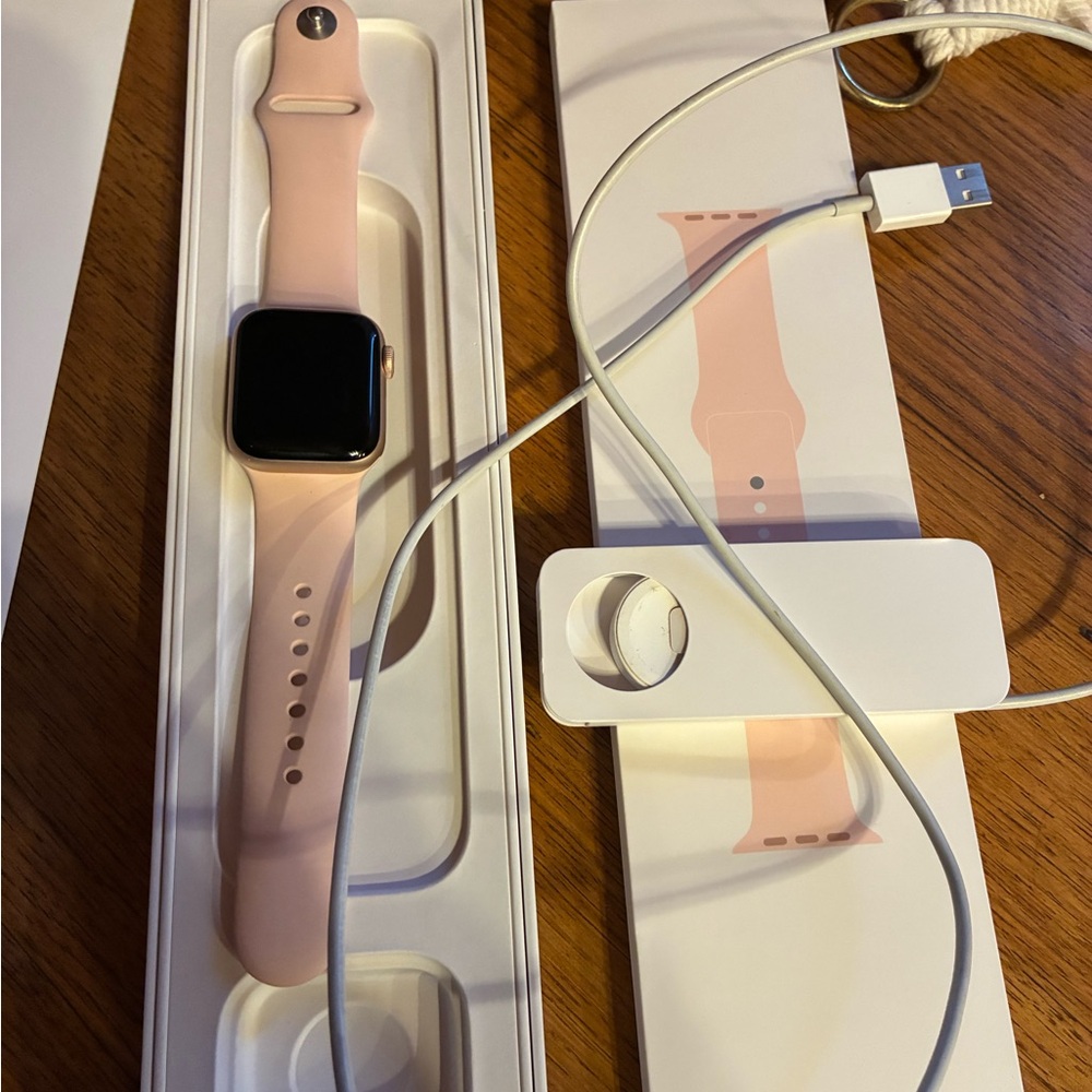 Apple I Watch SE 40mm-Gold
